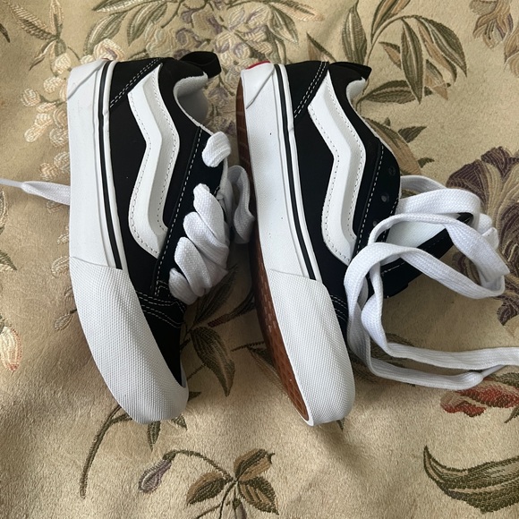 Vans kids black and white lace up shoes size 1 - Picture 4 of 6